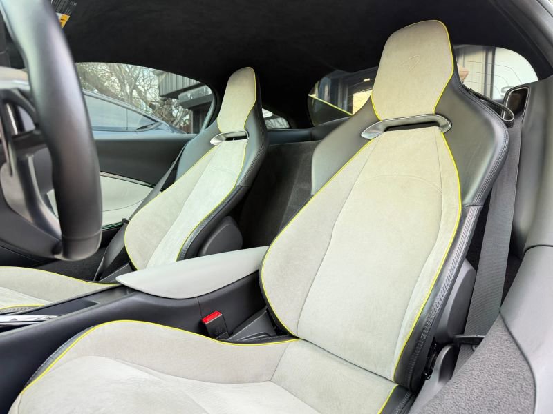 Used 2023 McLaren Artura RWD image 14