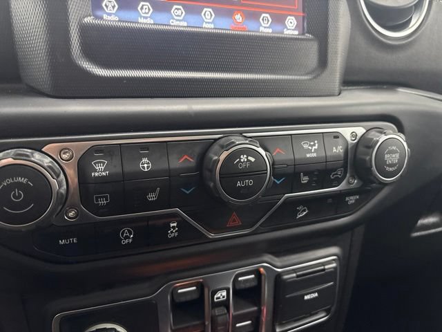 Used 2018 Jeep Wrangler Unlimited Sahara w/ Cold Weather Group AWD/4WD image 38