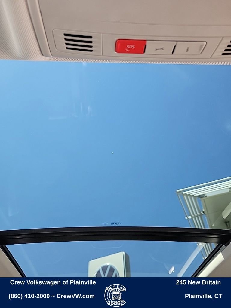 Used 2018 Volkswagen Tiguan SE w/ Panoramic Sunroof Package image 12