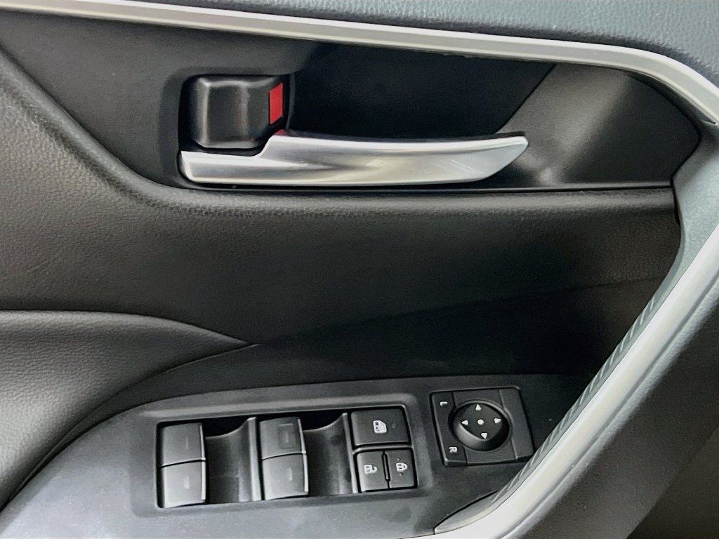 Used 2025 Toyota RAV4 XLE FWD image 14