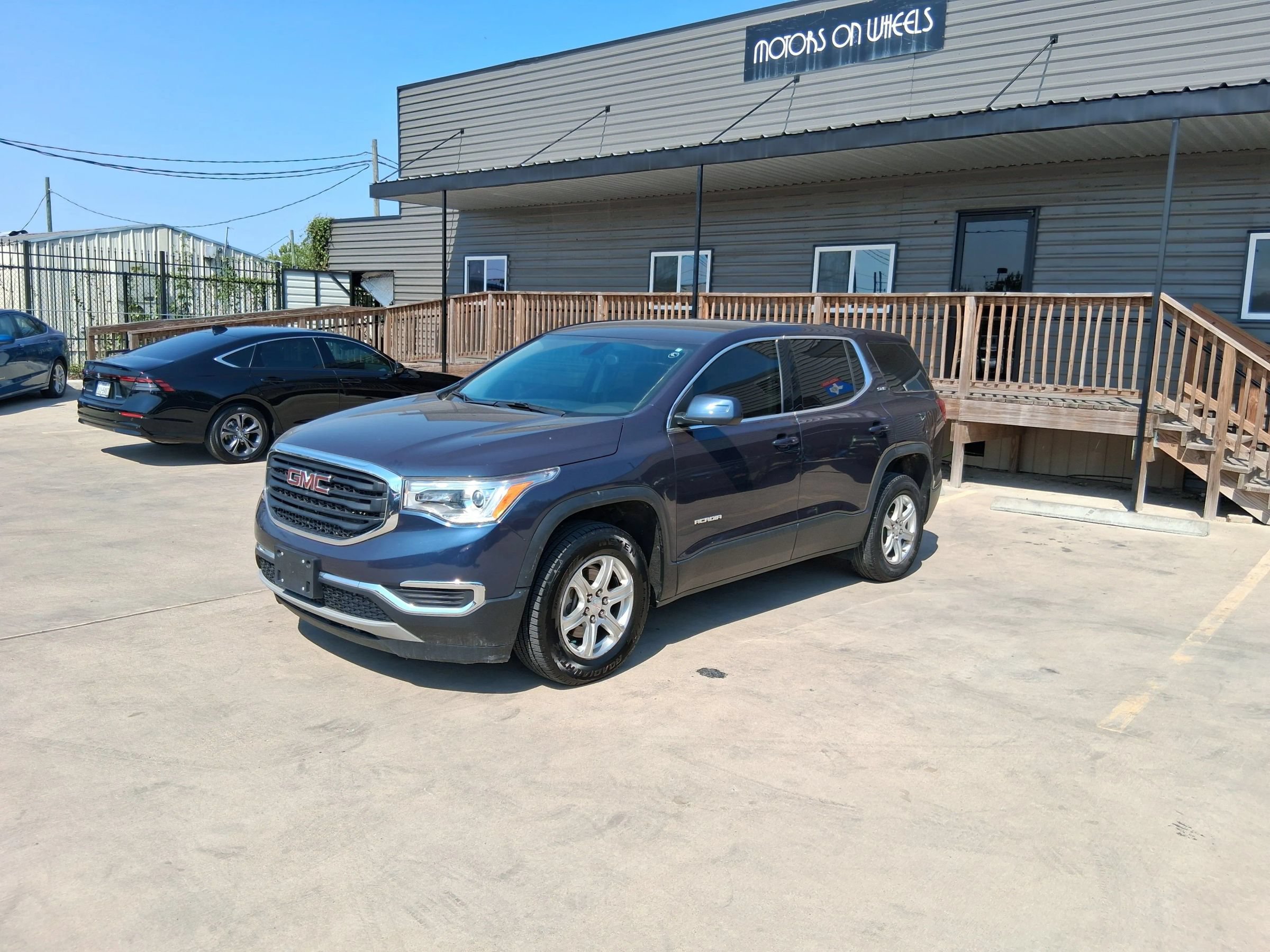 Used 2019 GMC Acadia SLE AWD/4WD image 1