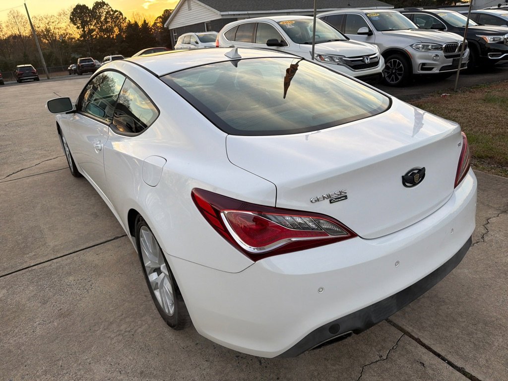 Used 2013 Hyundai Genesis 3.8 image 11