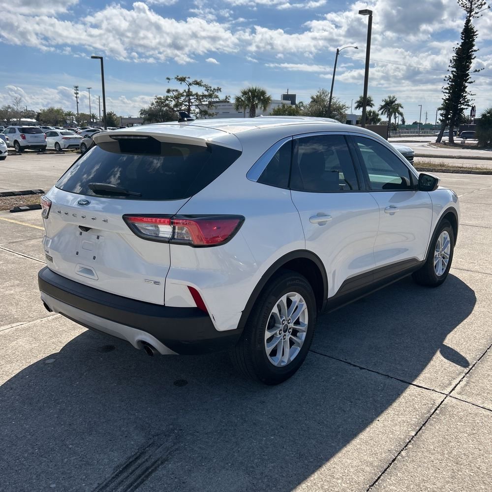 Used 2020 Ford Escape SE image 3