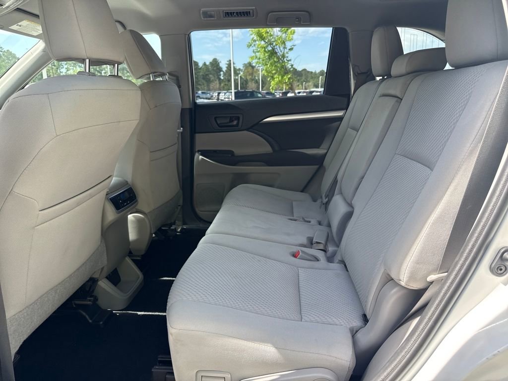 Used 2019 Toyota Highlander LE image 25