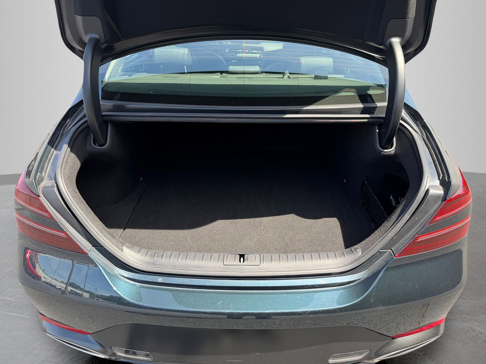 Used 2025 Genesis G70 2.5T RWD image 8