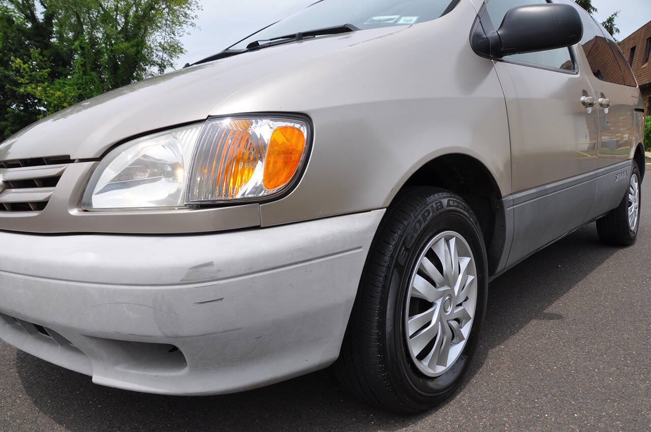 Used 2002 Toyota Sienna LE FWD image 2