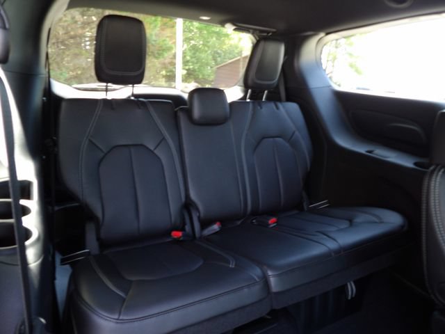 New 2027 Chrysler Pacifica Select FWD image 13