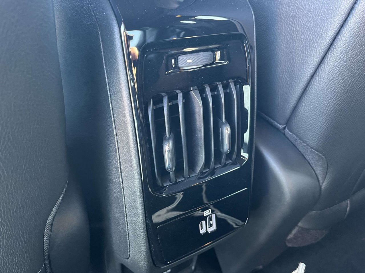 New 2026 Jeep Compass Latitude w/ Sun and Sound Group AWD/4WD image 19
