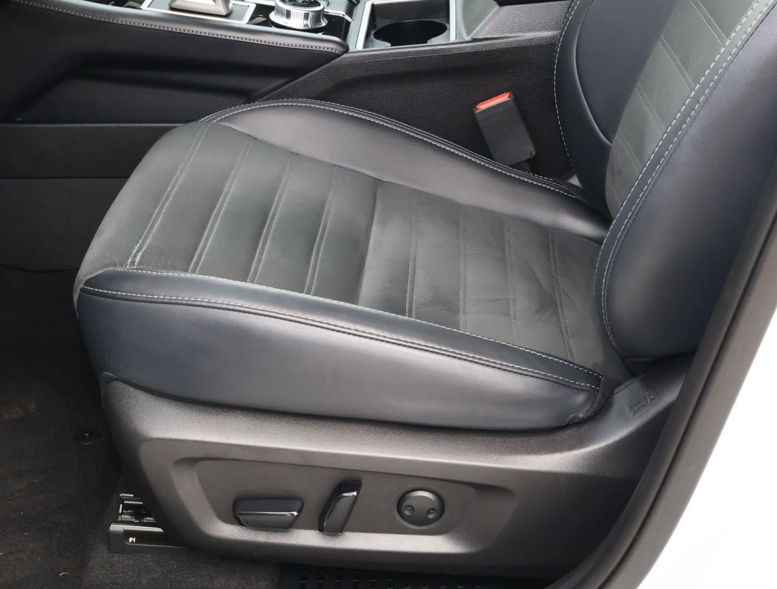 Used 2024 Mitsubishi Outlander SE FWD image 13