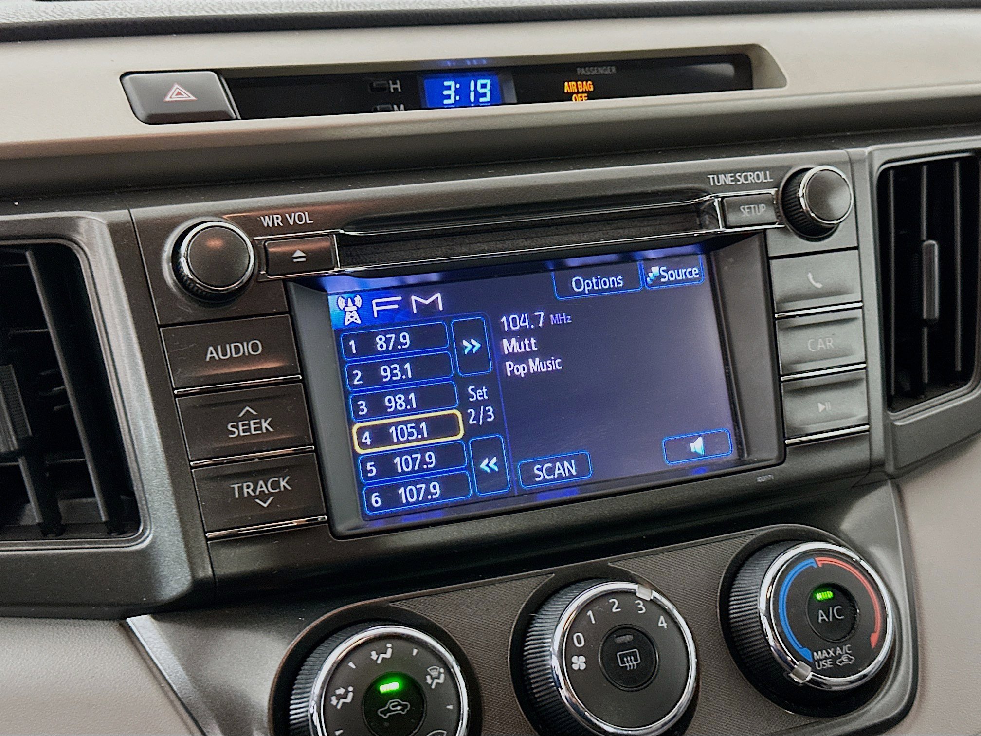 Used 2013 Toyota RAV4 LE image 19