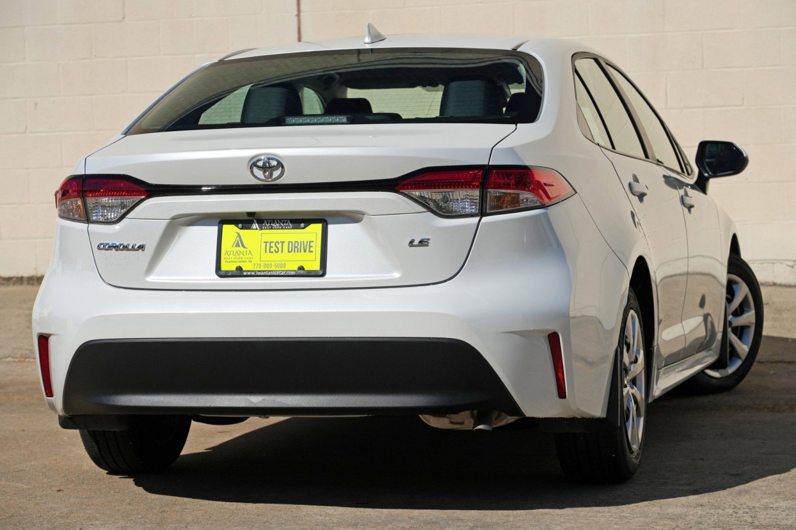 Used 2025 Toyota Corolla LE FWD image 4