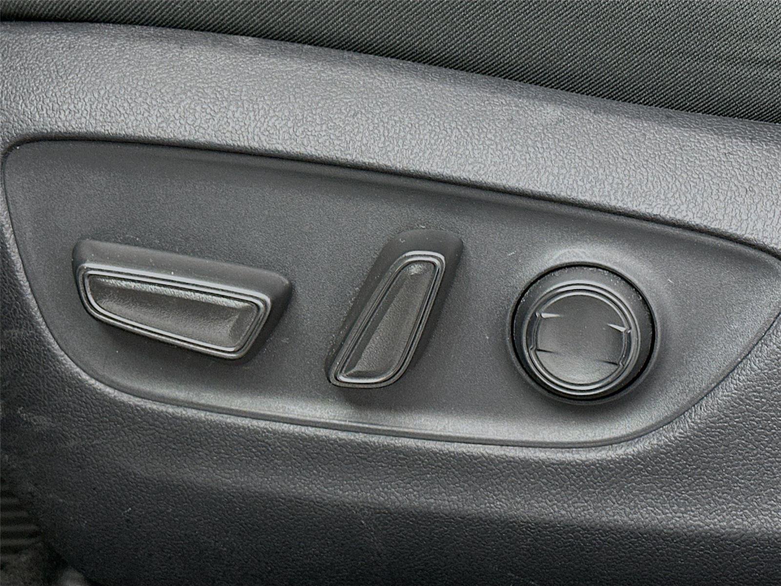 Used 2025 Toyota RAV4 XLE image 20