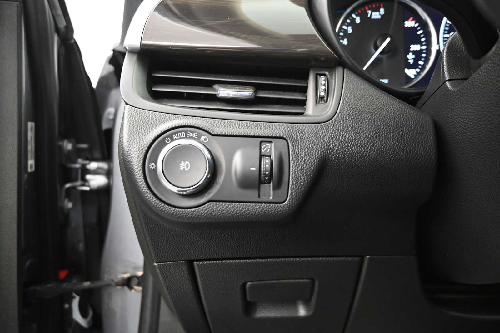 Used 2019 Buick Envision Premium w/ LPO, Road Trip Package AWD/4WD image 13