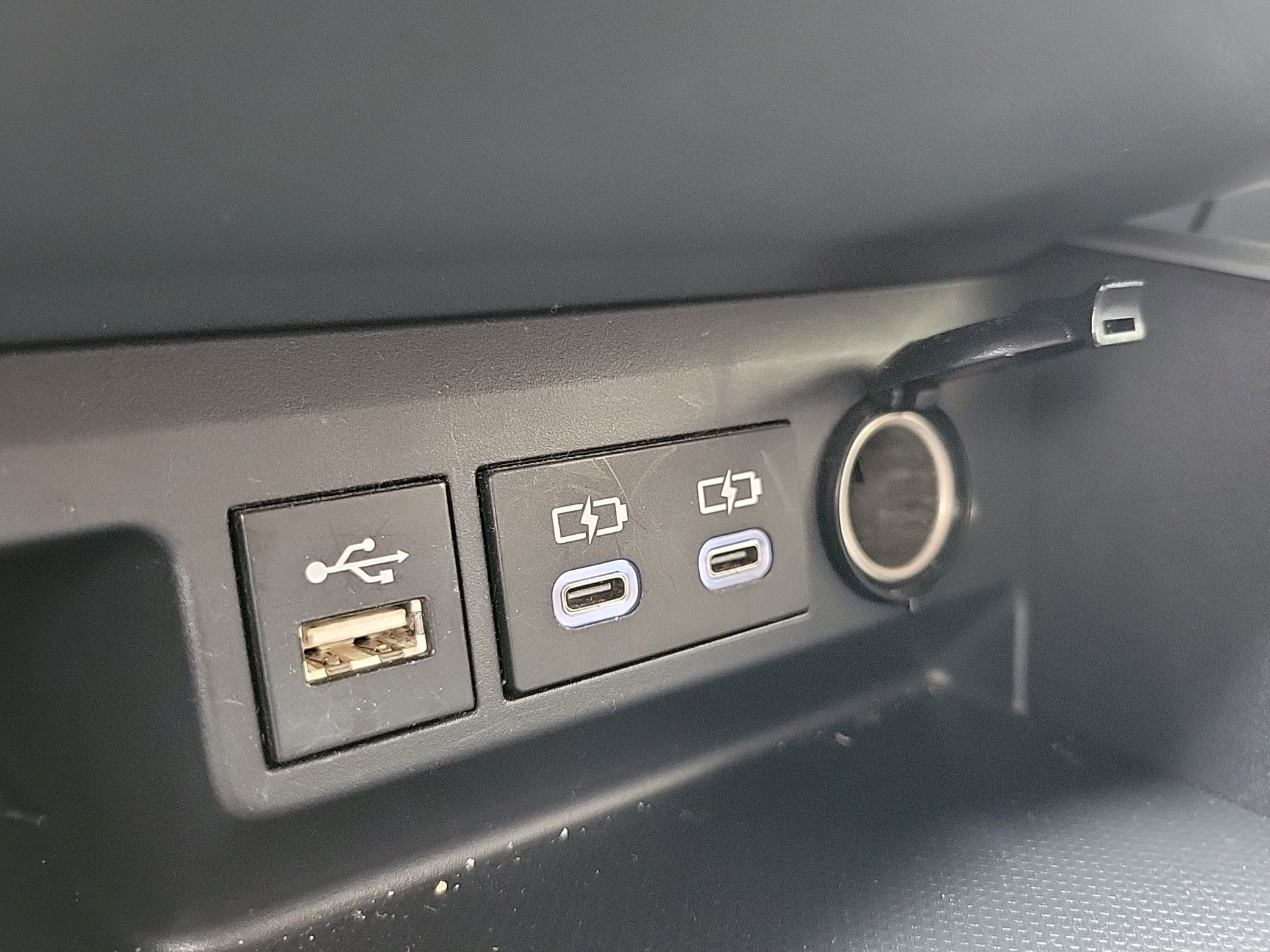 Used 2023 Toyota Highlander L image 34