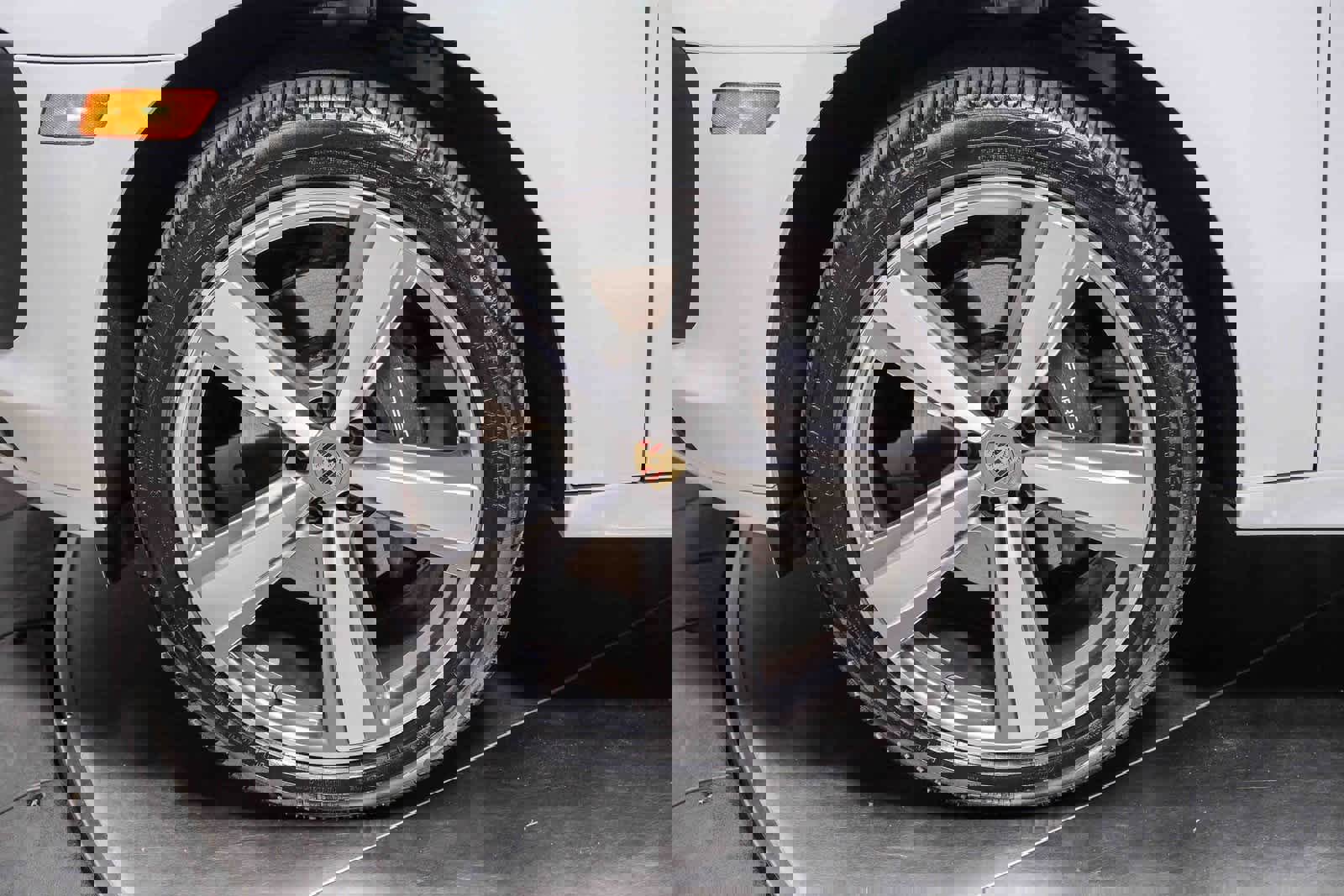 Used 2024 Porsche Macan image 10