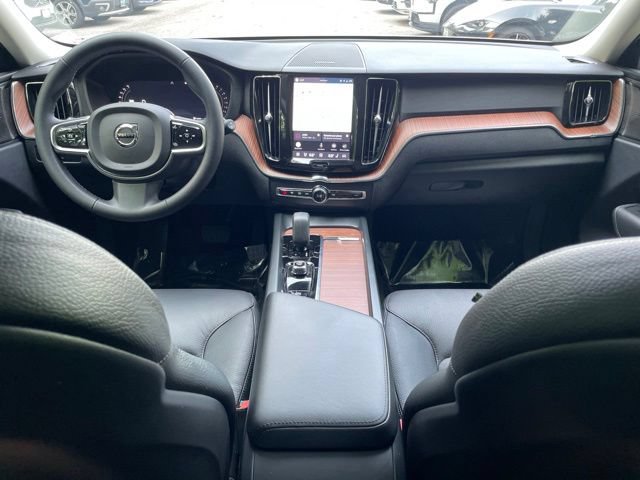 Certified 2024 Volvo XC60 B5 Plus AWD/4WD image 22
