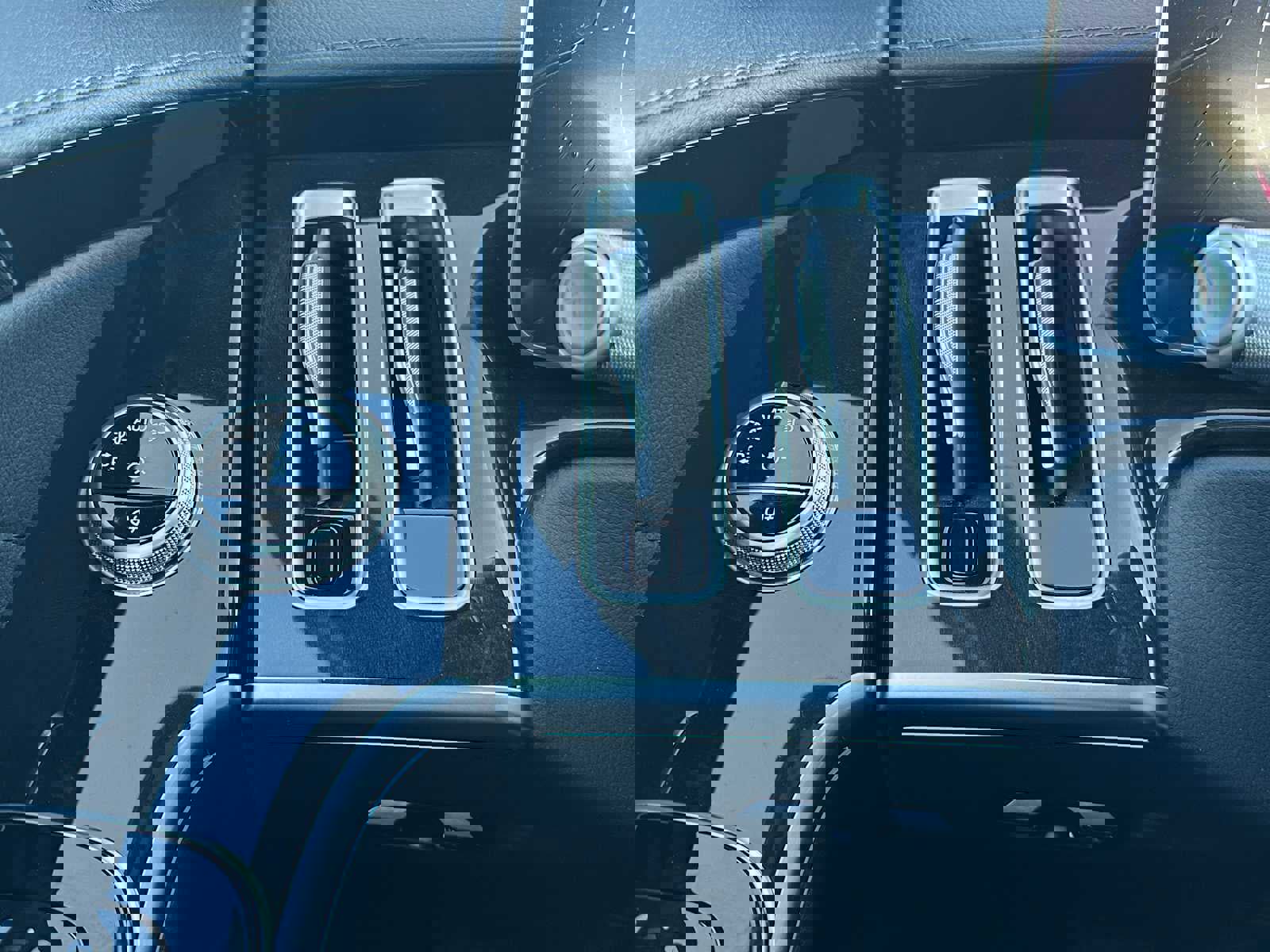 Used 2025 Mercedes-Benz S 500 4MATIC image 40