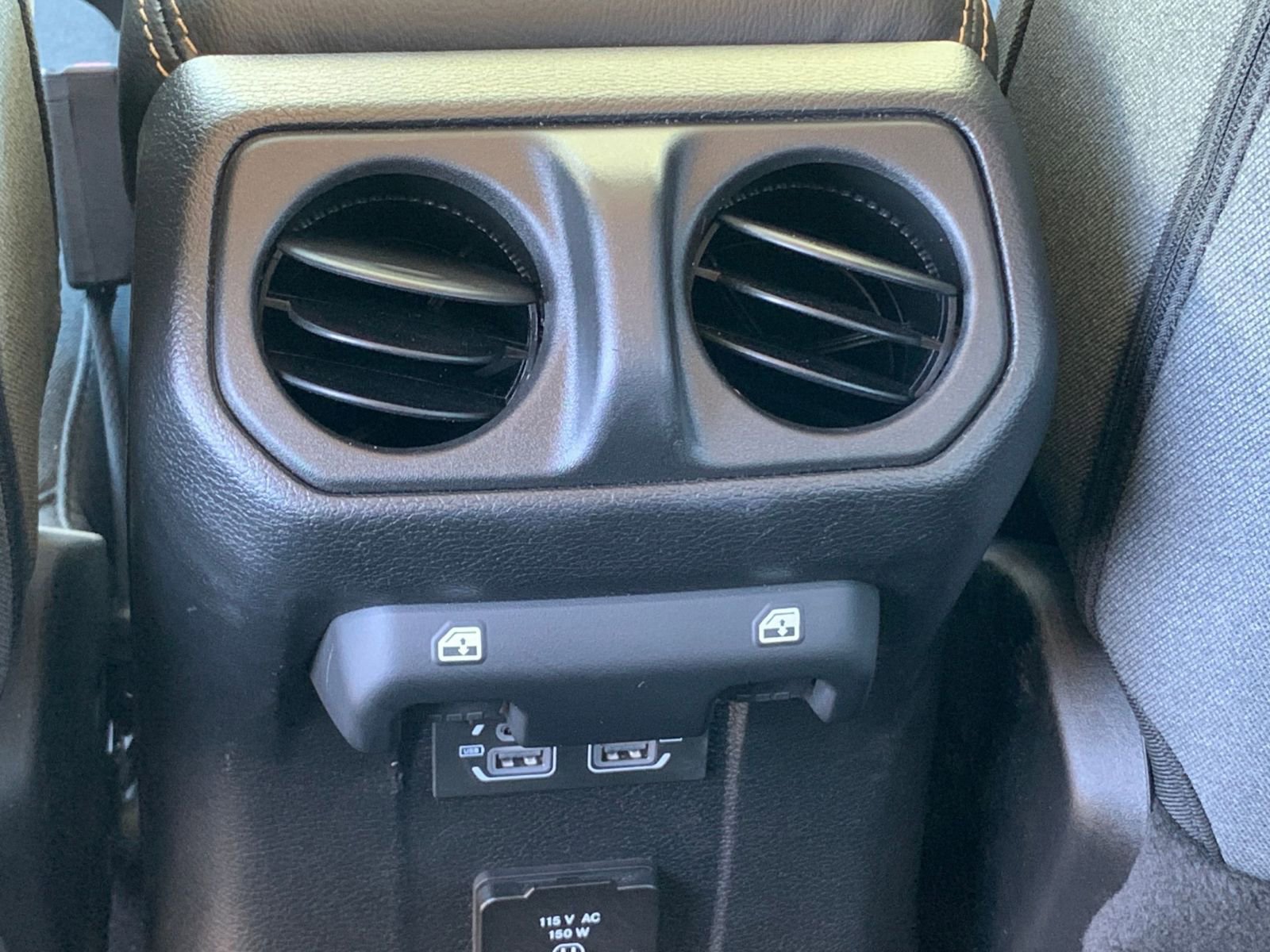 Used 2025 Jeep Wrangler Sahara image 23