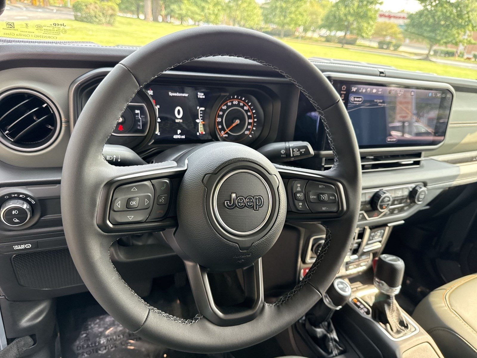 Used 2025 Jeep Gladiator Mojave AWD/4WD image 16