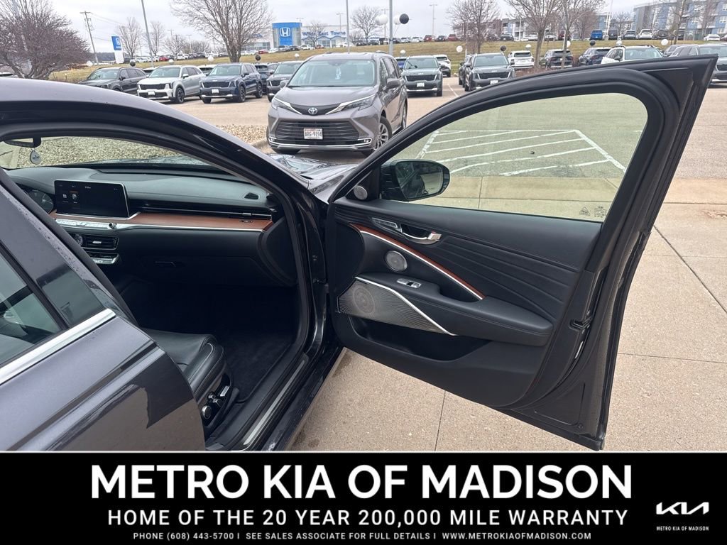 Used 2020 Kia K900 Luxury w/ VIP Package image 38