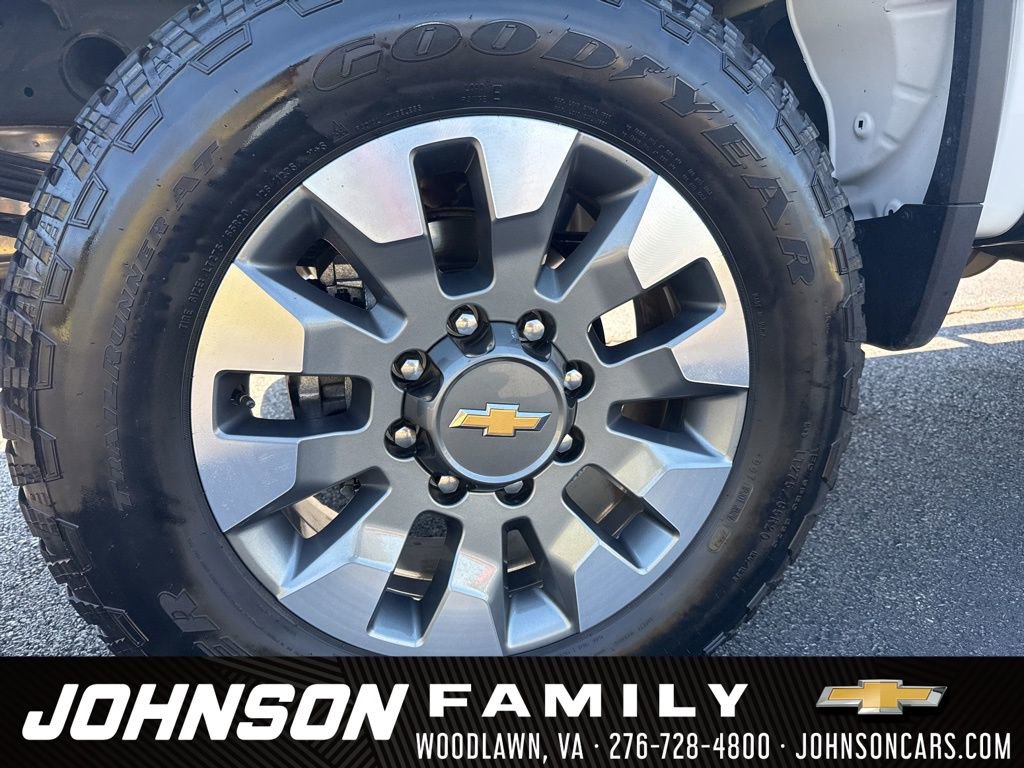 Used 2025 Chevrolet Silverado 2500 Custom w/ Custom Value Package image 9