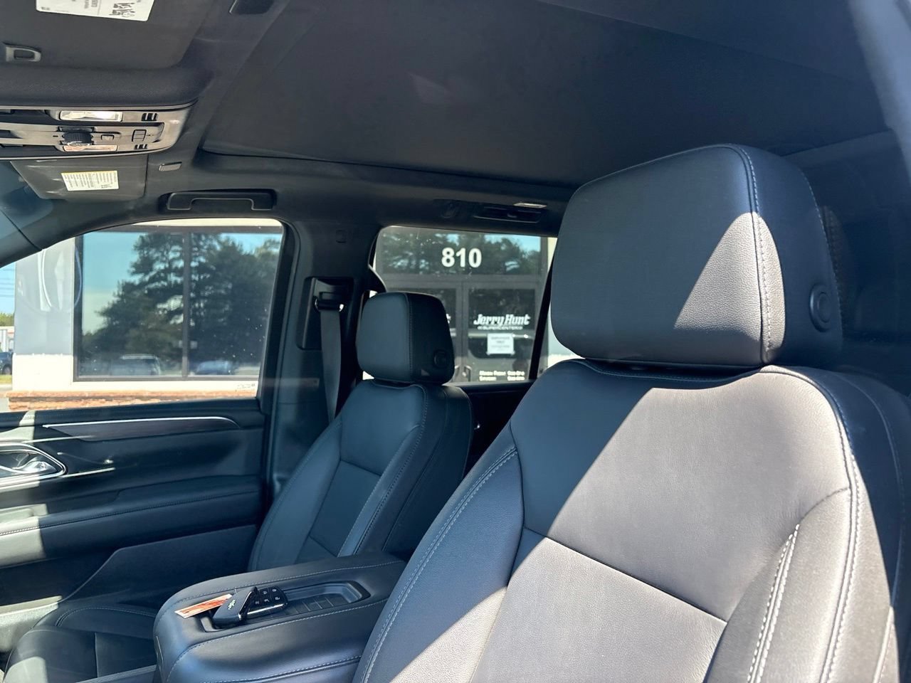 Used 2024 Chevrolet Tahoe LT w/ LT Signature Plus Package AWD/4WD image 3