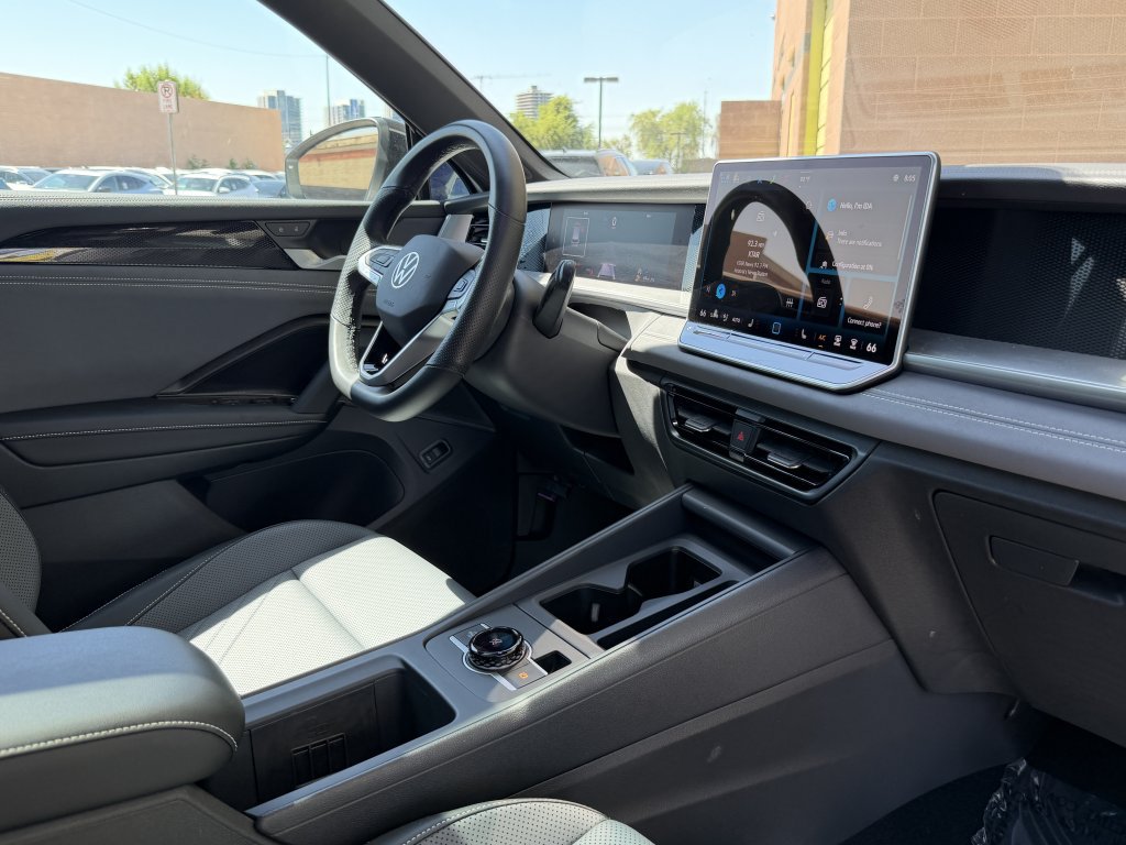 Used 2025 Volkswagen Tiguan SE R-Line AWD/4WD image 40