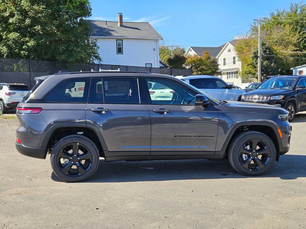 New 2025 Jeep Grand Cherokee Altitude image 6