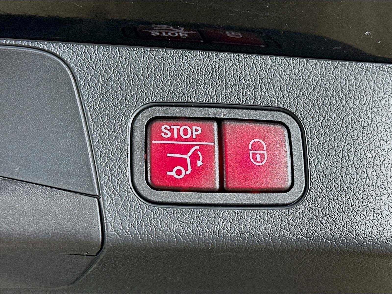 Used 2026 Mercedes-Benz GLB 250 4MATIC image 35