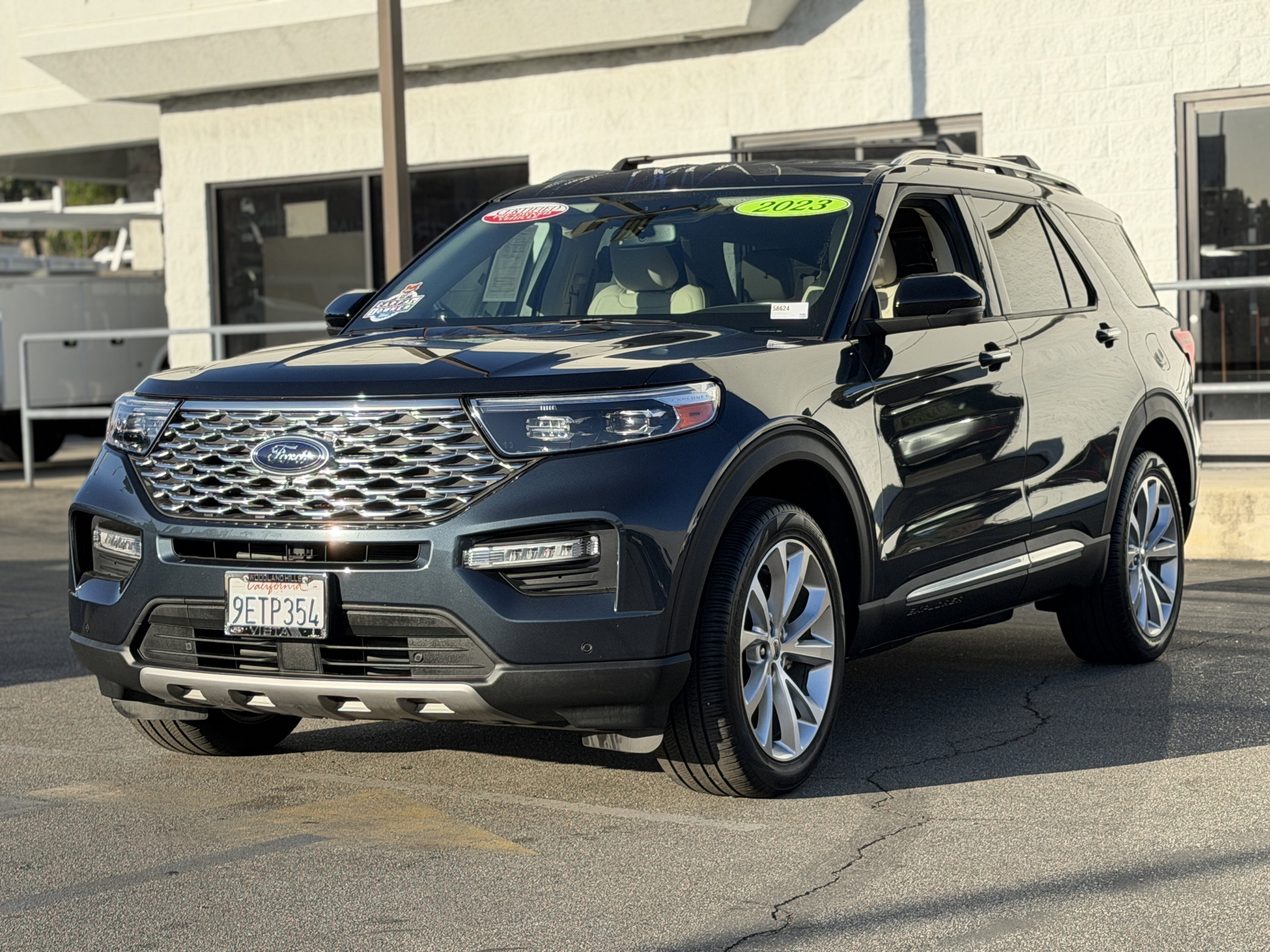 Certified 2023 Ford Explorer Platinum image 3