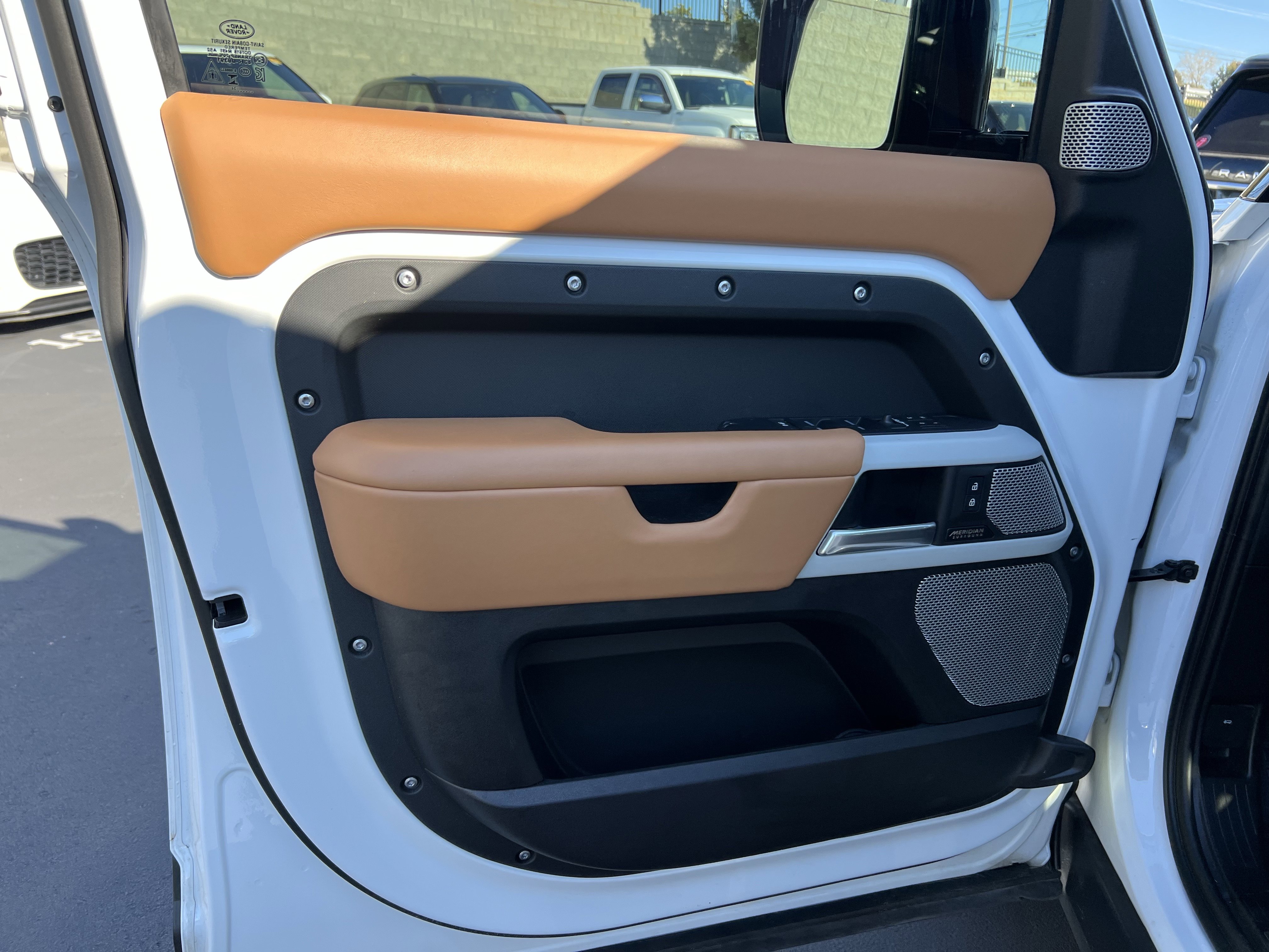 Used 2024 Land Rover Defender 130 X-Dynamic SE image 13