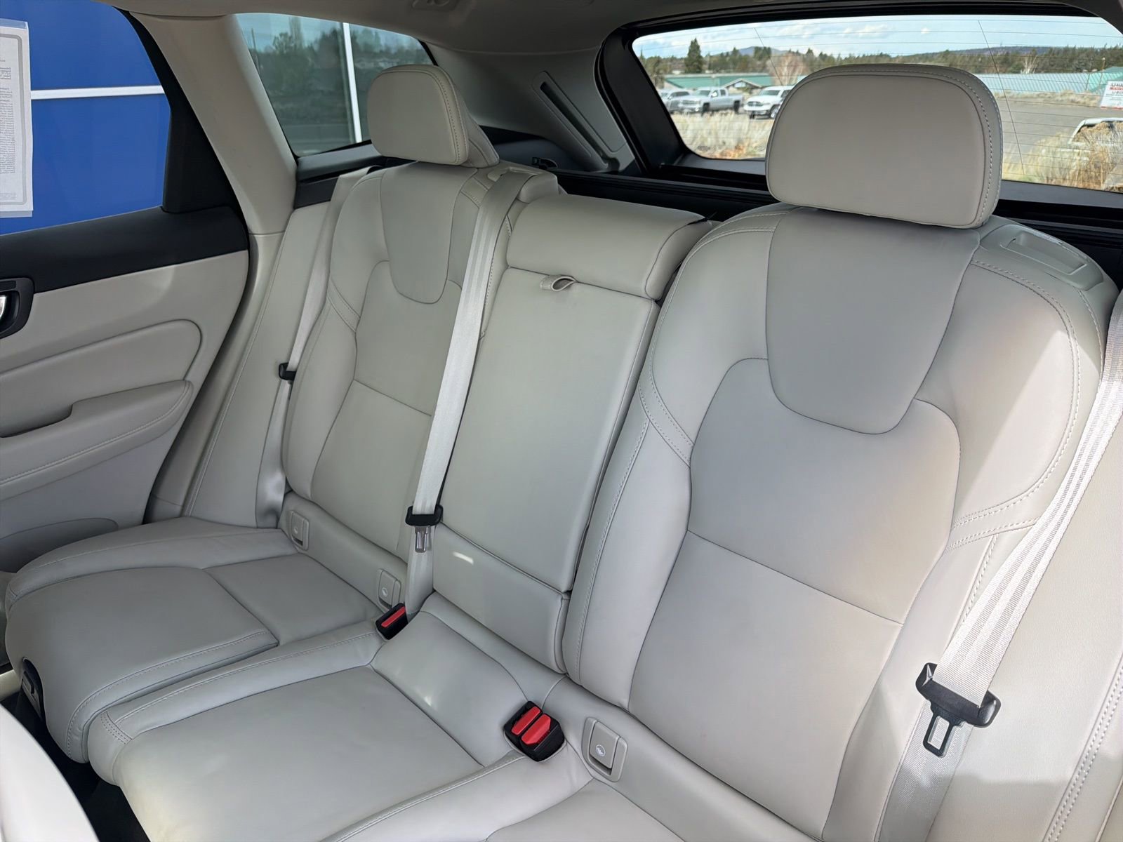 Used 2024 Volvo XC60 B5 Ultimate w/ Protection Package Premier image 21