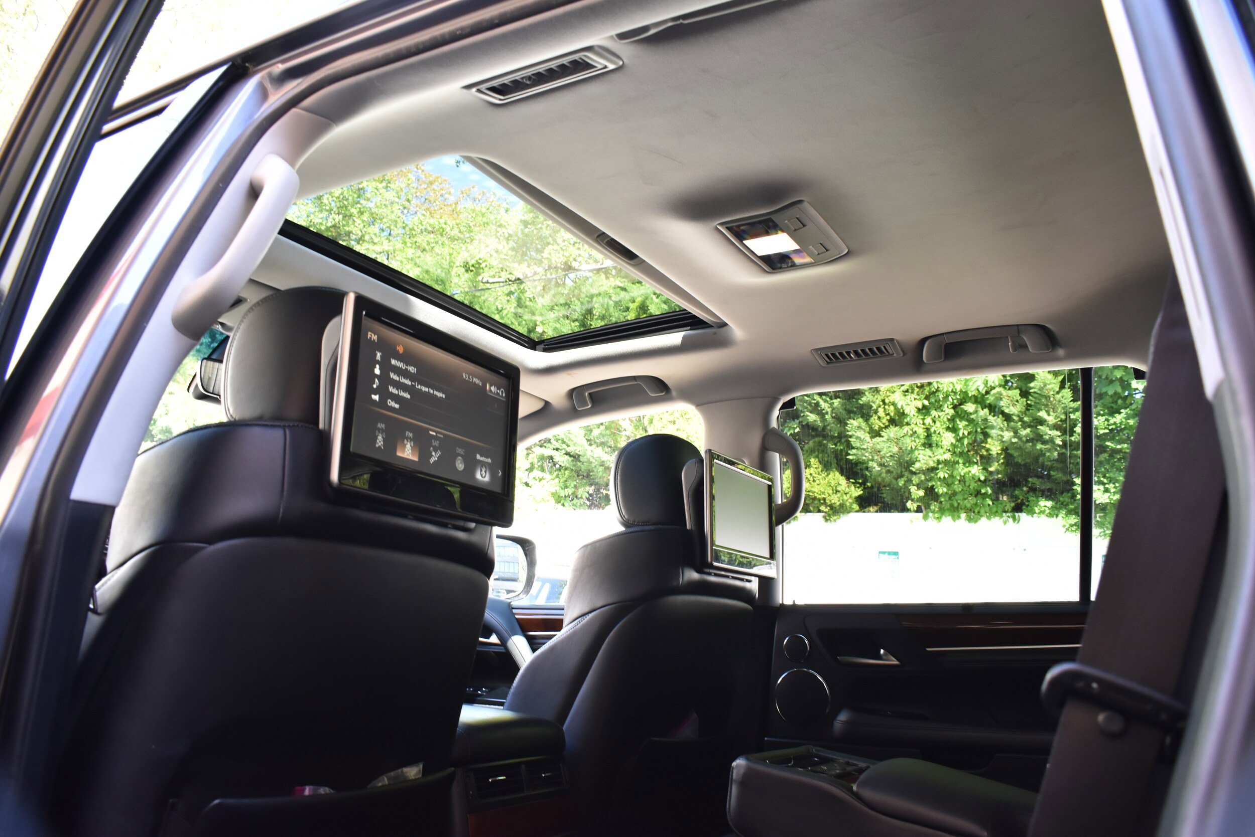 Used 2018 Lexus LX 570 4WD w/ Luxury Package image 23
