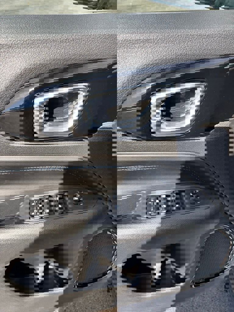 New 2026 Jeep Compass Limited image 8