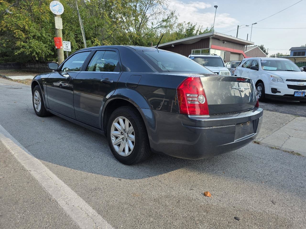 Used 2008 Chrysler 300 LX RWD image 3