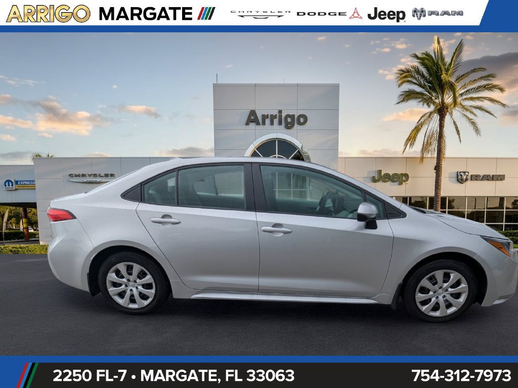 Used 2025 Toyota Corolla LE FWD image 8