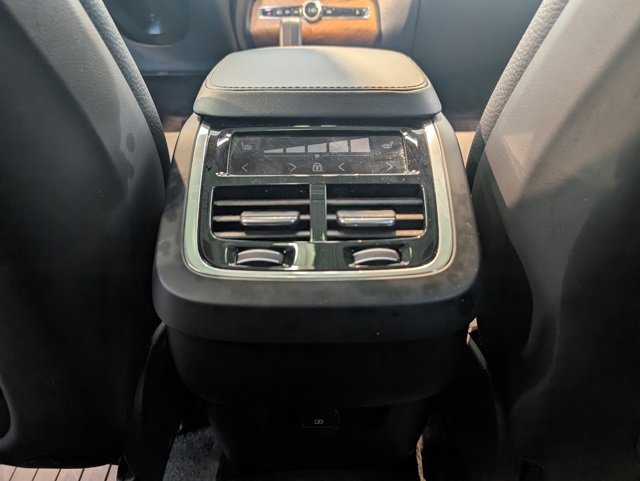 Used 2024 Volvo XC90 B6 Plus w/ Protection Package Premier image 31