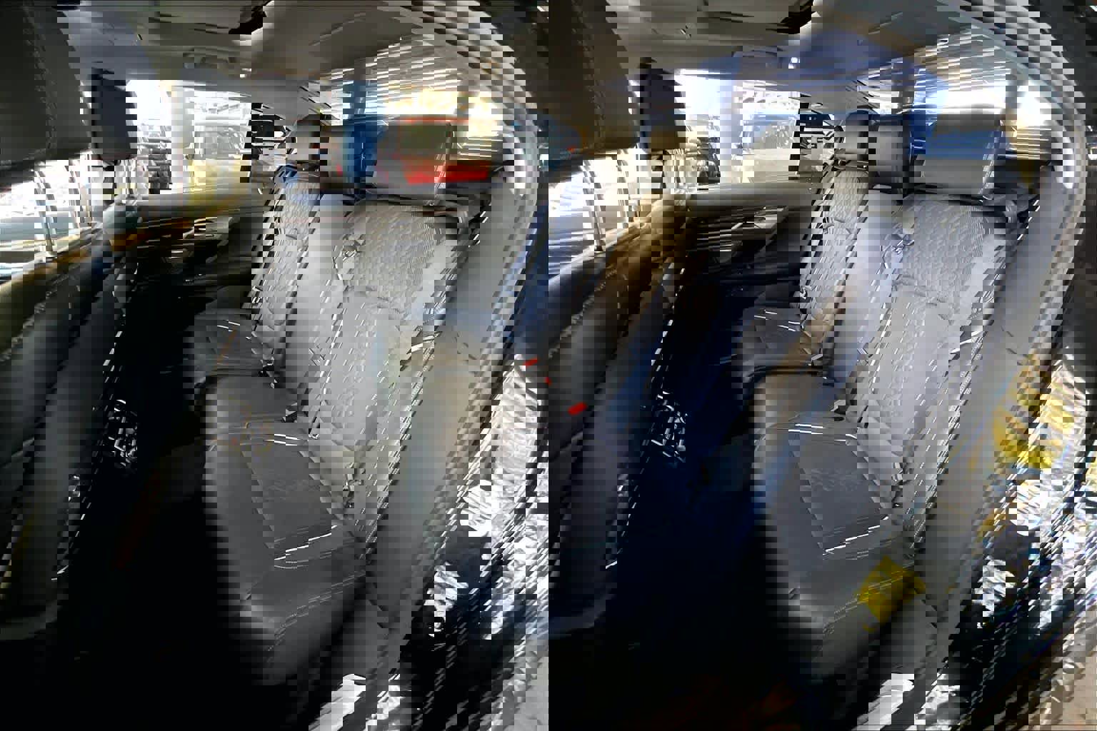 Used 2021 BMW 750i xDrive w/ Luxury Rear Seating Package image 19