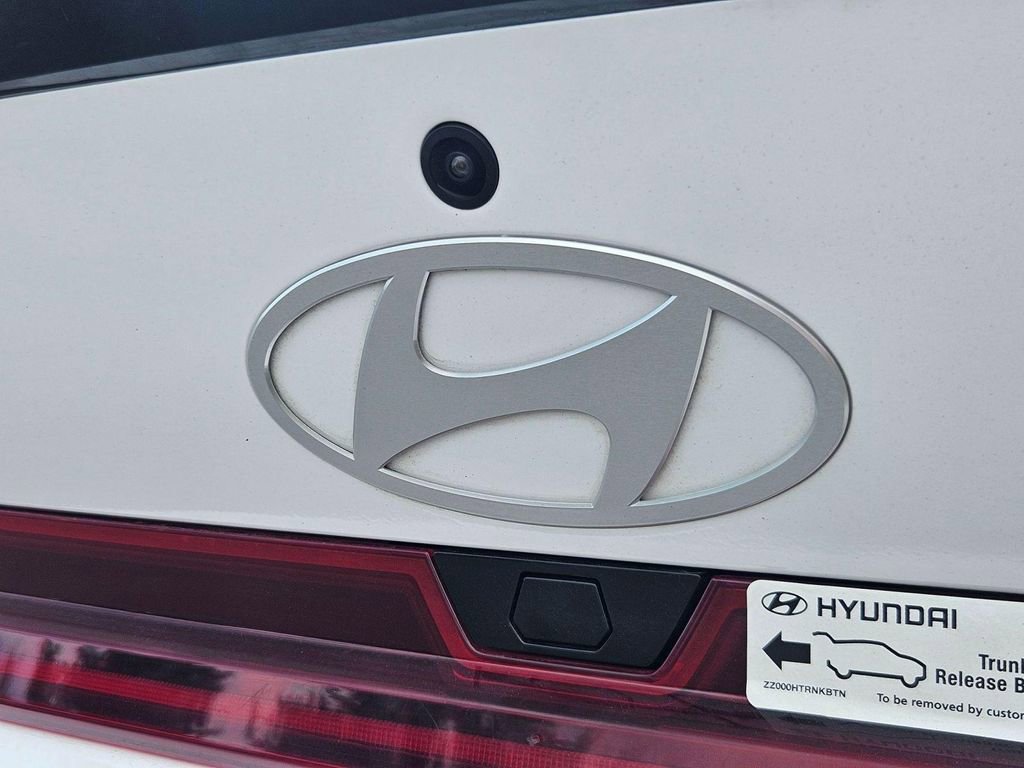 Certified 2025 Hyundai Elantra SEL image 25