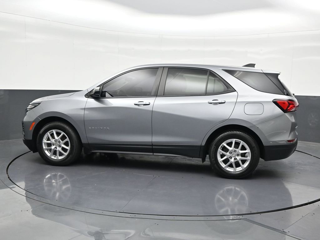 Used 2024 Chevrolet Equinox LS w/ LS Convenience Package FWD image 2