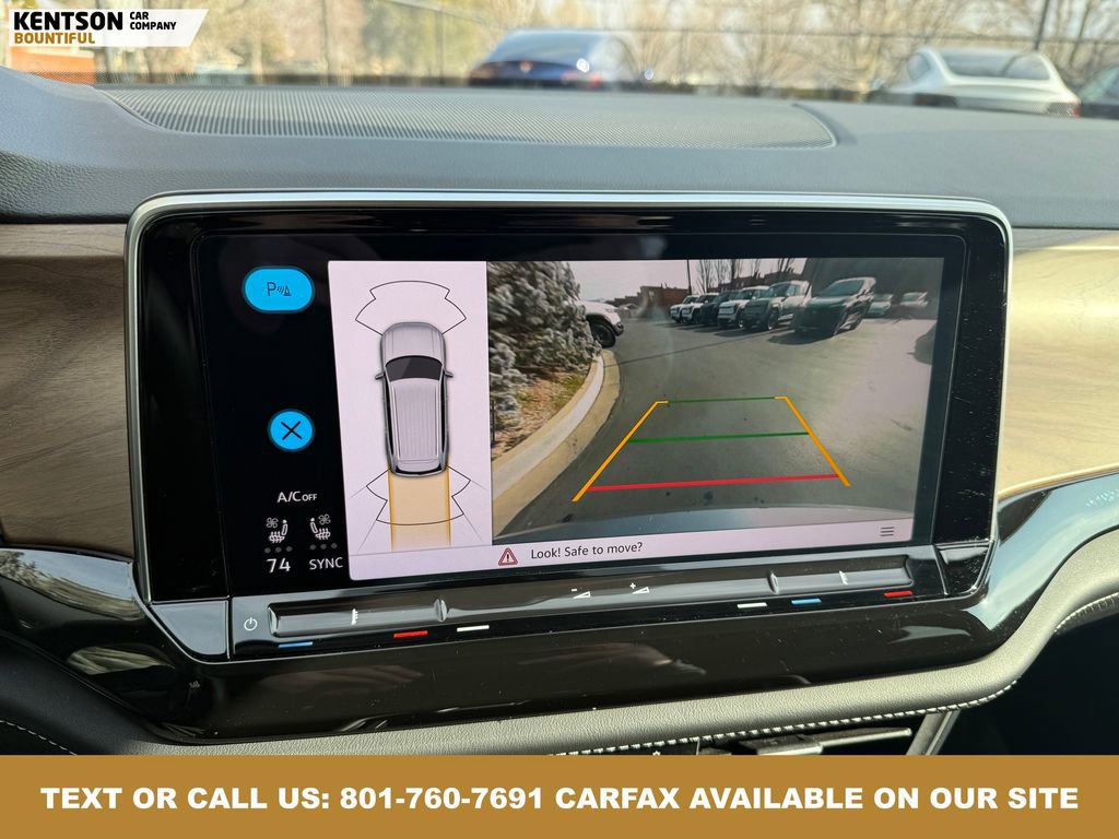 Used 2025 Volkswagen Atlas SE image 27