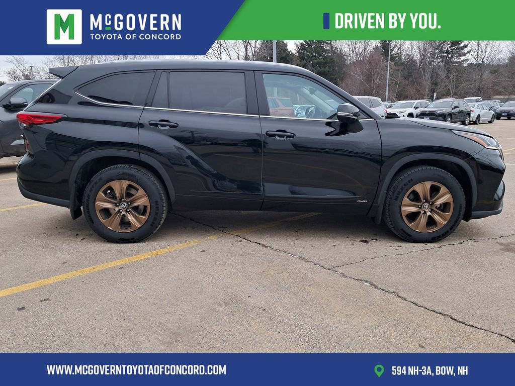 Used 2022 Toyota Highlander Bronze Edition image 6