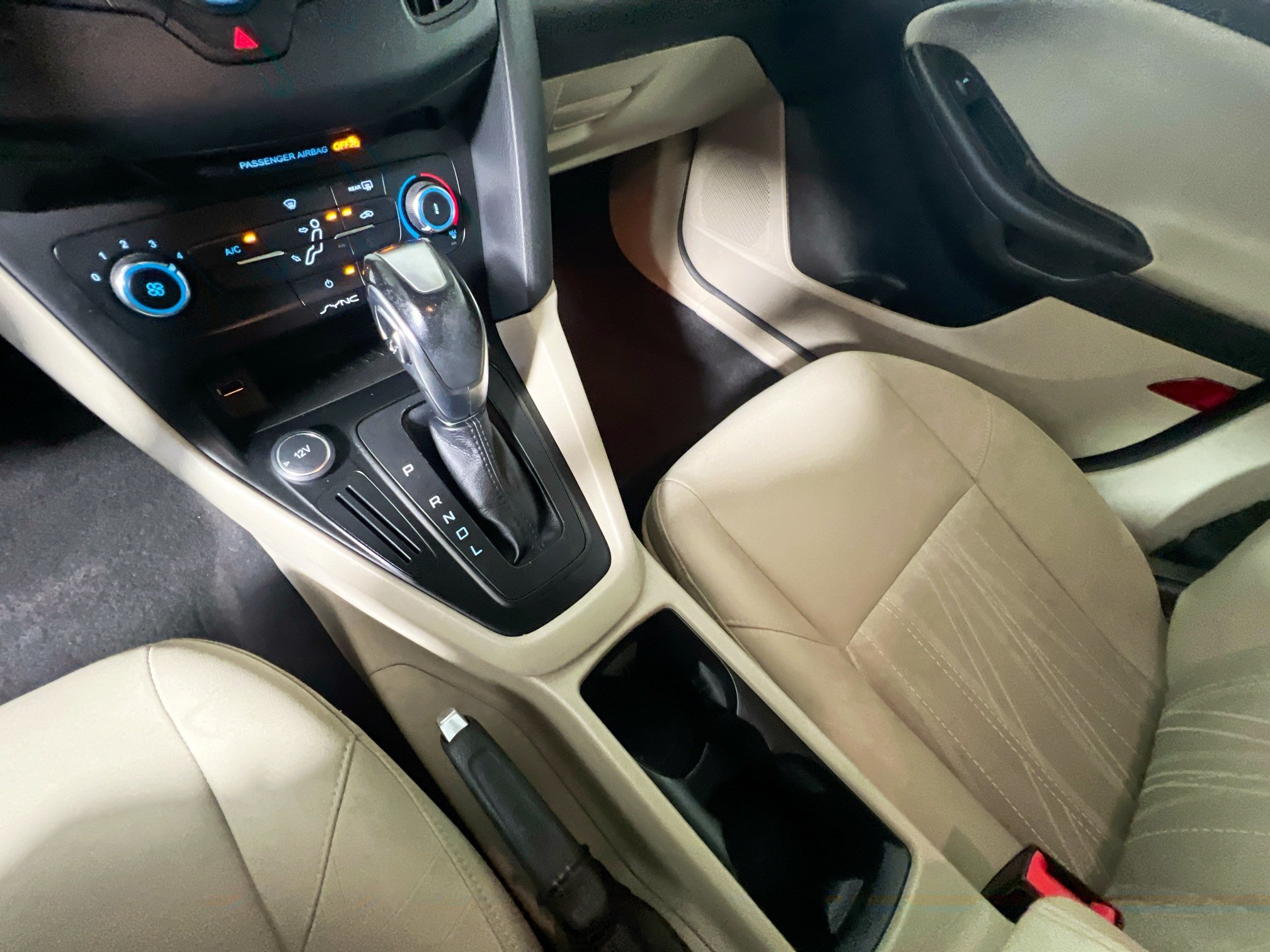 Used 2015 Ford Focus SE FWD image 24