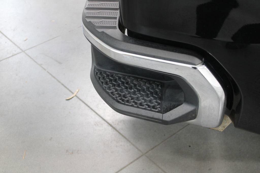 Used 2020 GMC Sierra 1500 SLT w/ SLT Premium Package image 17