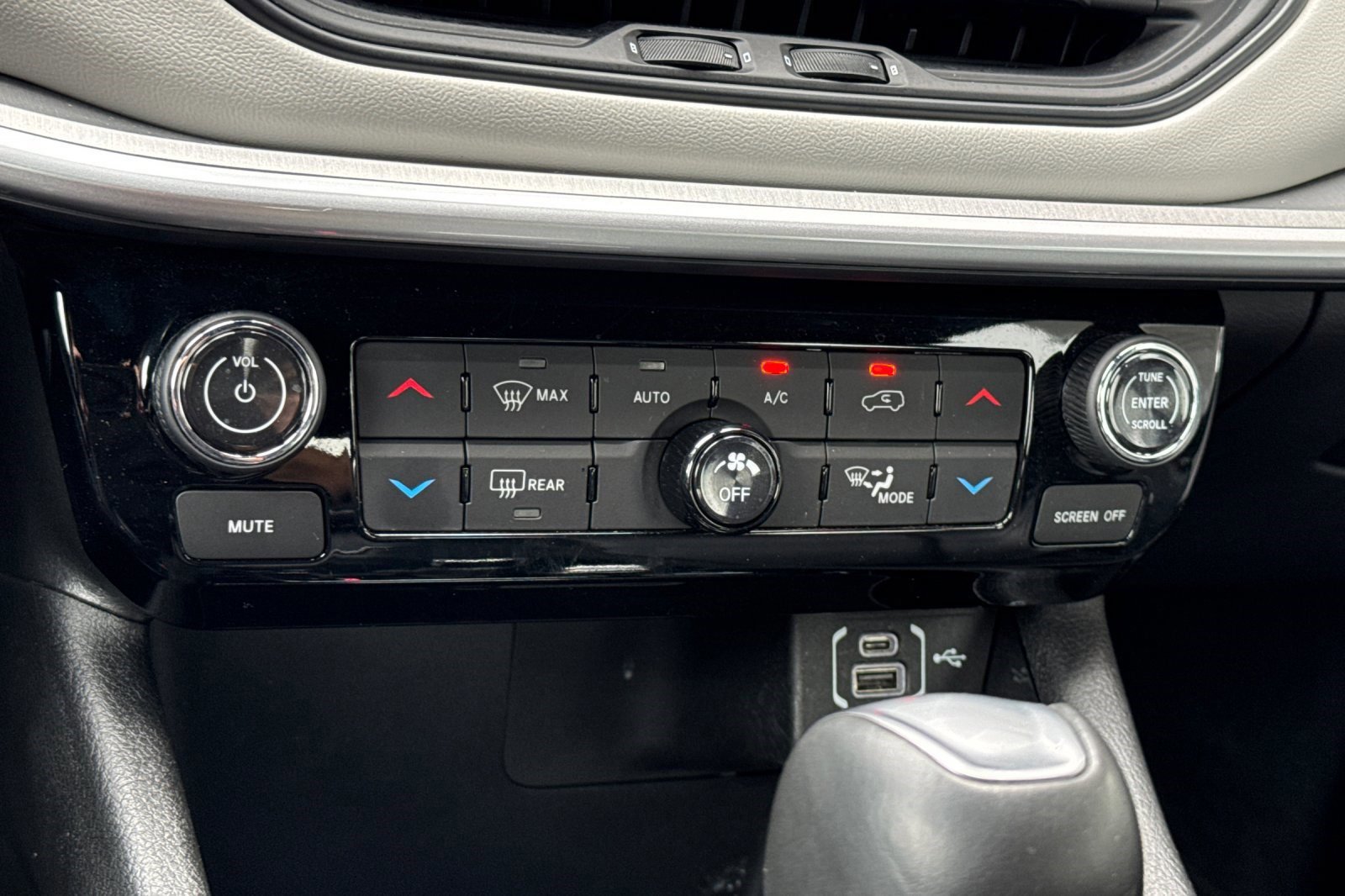Used 2025 Jeep Compass Limited image 20