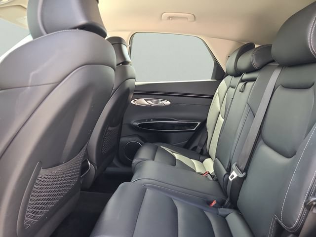 Used 2025 Genesis GV70 2.5T AWD/4WD image 8