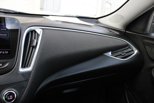Used 2020 Chevrolet Malibu LT image 18