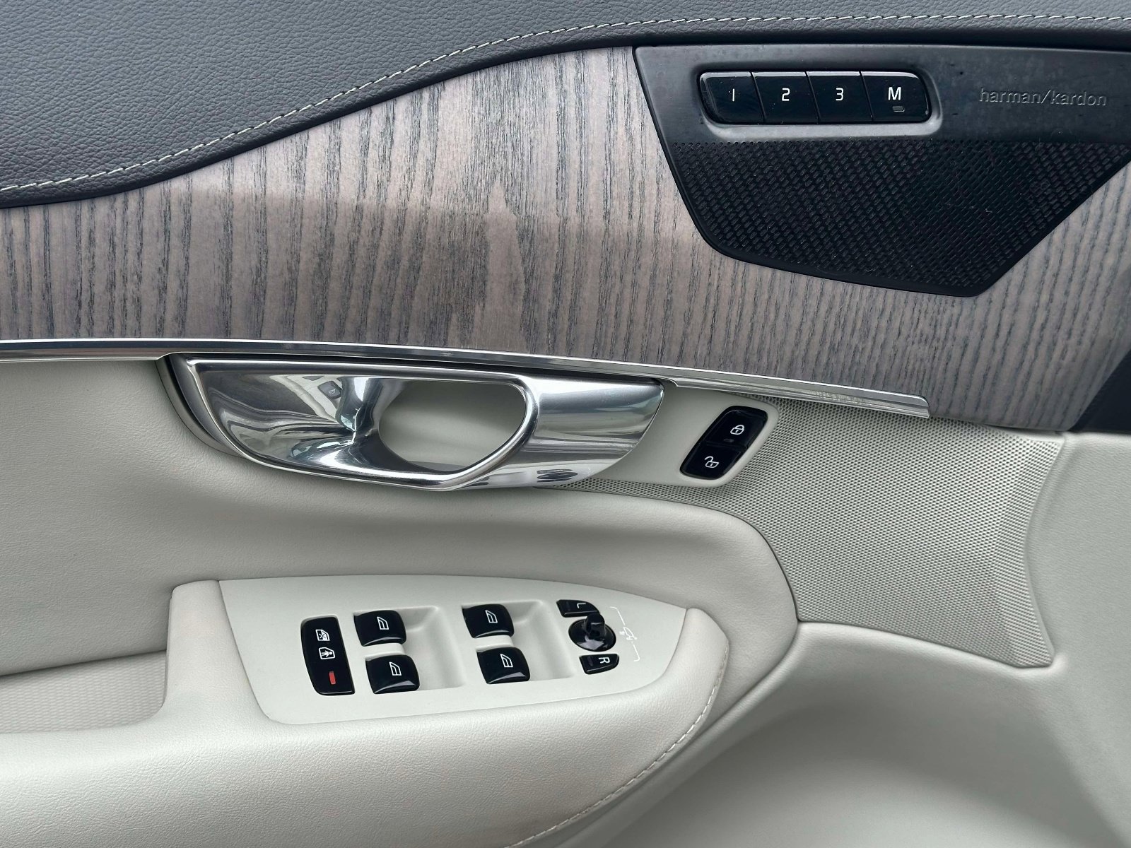 Used 2021 Volvo XC90 T6 Inscription w/ Climate Package image 22