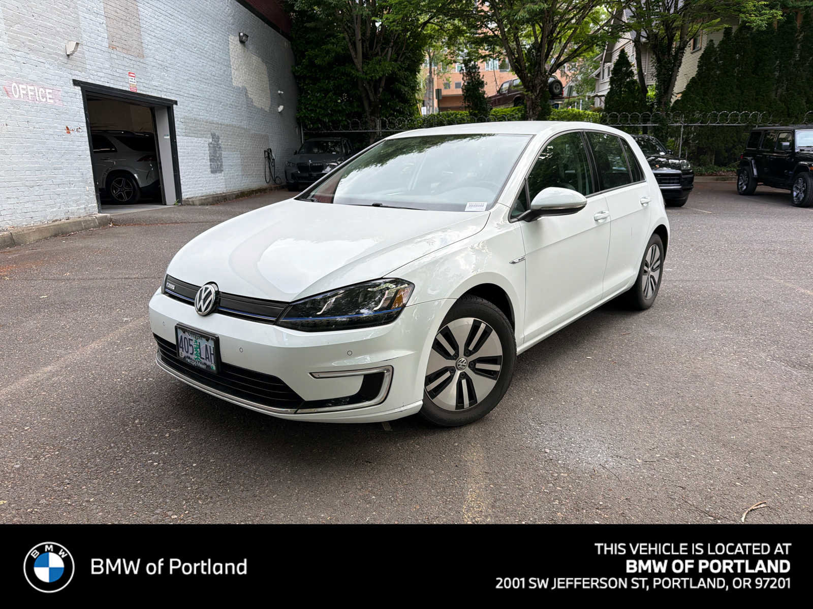 Used 2015 Volkswagen e-Golf SEL Premium FWD image 1