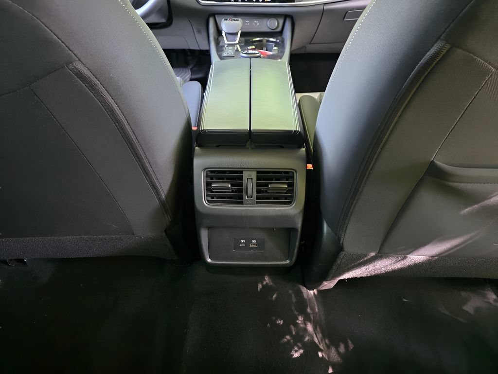 Used 2023 Nissan Rogue SV AWD/4WD image 8